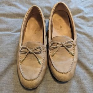 Vionic Loafer style Dress Shoe Tan 7.5
